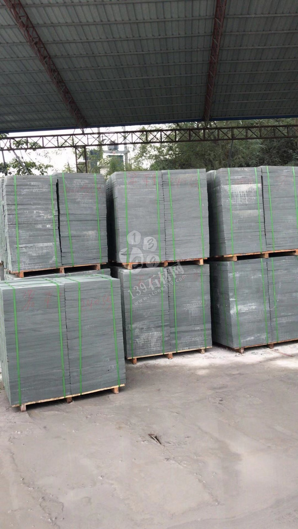 達州輝騰石材專業(yè)提供青石路沿石、欄桿、地鋪石、臺階石的園林青石產(chǎn)品