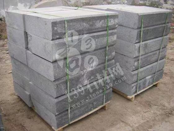 達州輝騰石材專業(yè)提供青石路沿石、欄桿、地鋪石、臺階石的園林青石產(chǎn)品