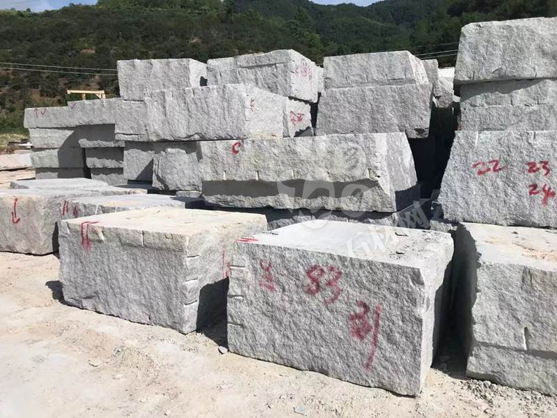 【恒泰吉石材】經(jīng)營泰寧珍珠蘭（福建藍(lán)寶石）、五彩紅、自有大型礦山