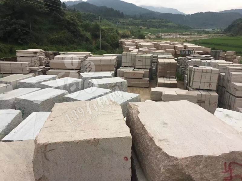【恒泰吉石材】經(jīng)營泰寧珍珠蘭（福建藍(lán)寶石）、五彩紅、自有大型礦山