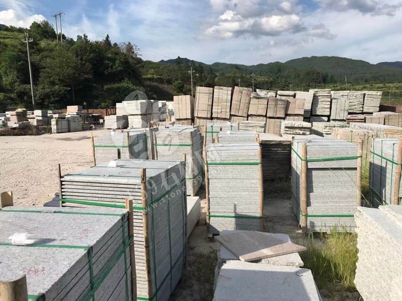 【恒泰吉石材】經(jīng)營泰寧珍珠蘭（福建藍(lán)寶石）、五彩紅、自有大型礦山