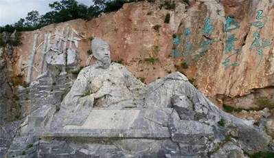 湖北“變廢為寶”，花2.5億改廢棄采石場，建成我國最大山體雕像，當?shù)厝耍汉苡幸饬x 