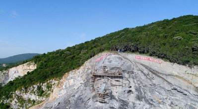 湖北“變廢為寶”，花2.5億改廢棄采石場，建成我國最大山體雕像，當?shù)厝耍汉苡幸饬x 