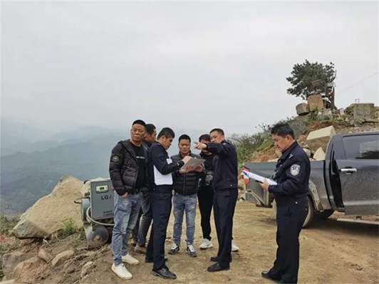 鐘山縣（廣西芝麻黑產(chǎn)地）警方成功偵破！擅自占用林地開采花崗巖石材案件