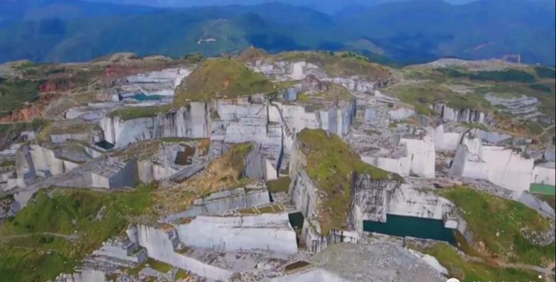 圖賞封礦后的福建最大石材礦山——長泰吳田山！